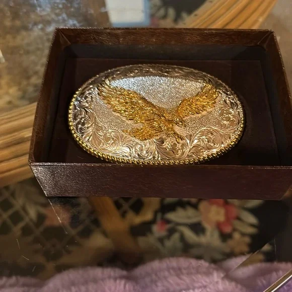 Silver and Gold Ornate Eagle Belt Buckle - Picture 4 of 5